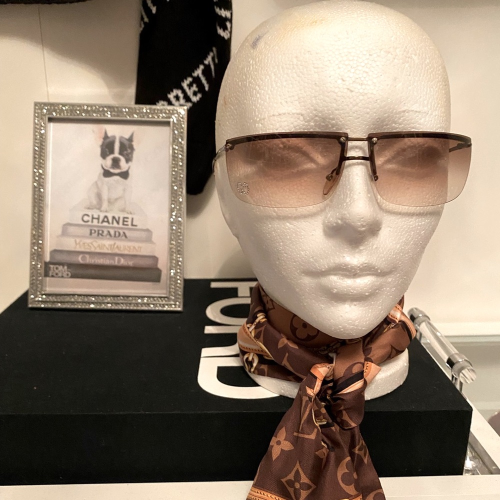 Authentic Gucci Sunglasses w/Swarowski GG